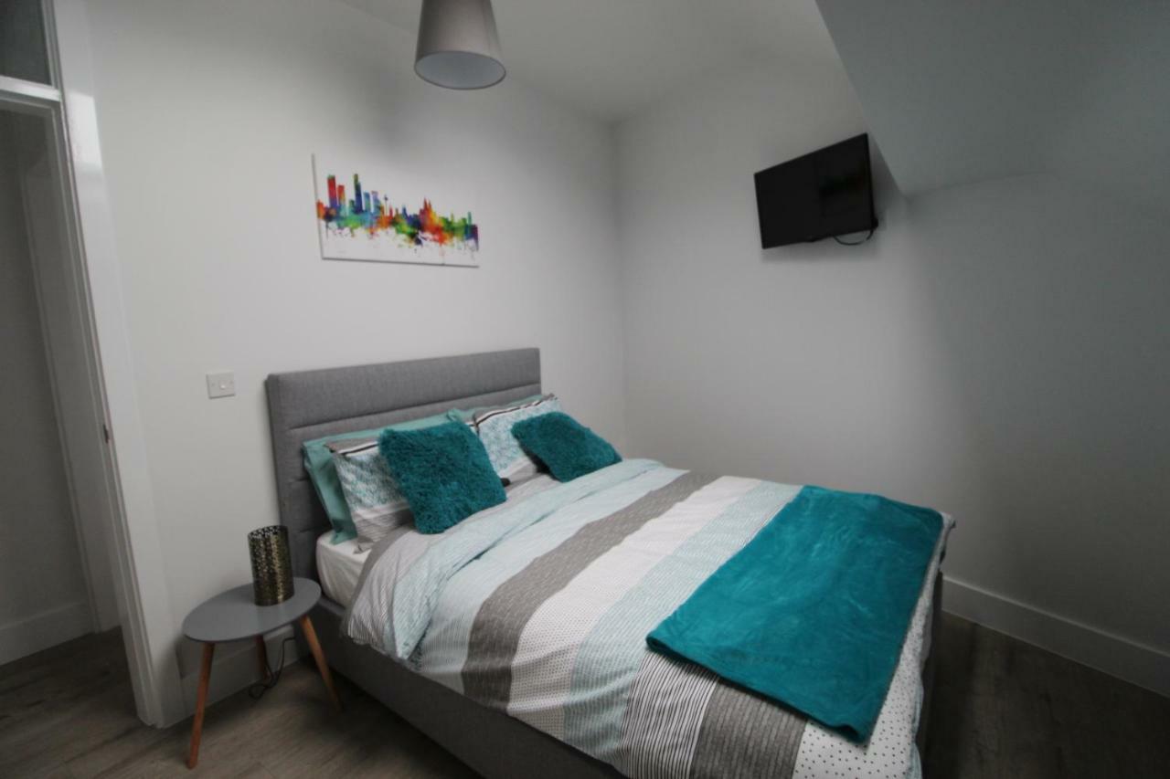 2 Serviced Apartments In Childwall-South Liverpool - Each Apartment Sleeps 6 Ngoại thất bức ảnh